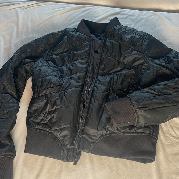 Lululemon Flip It & Reverse It Jacket
Black 4 - Picture 8 of 9